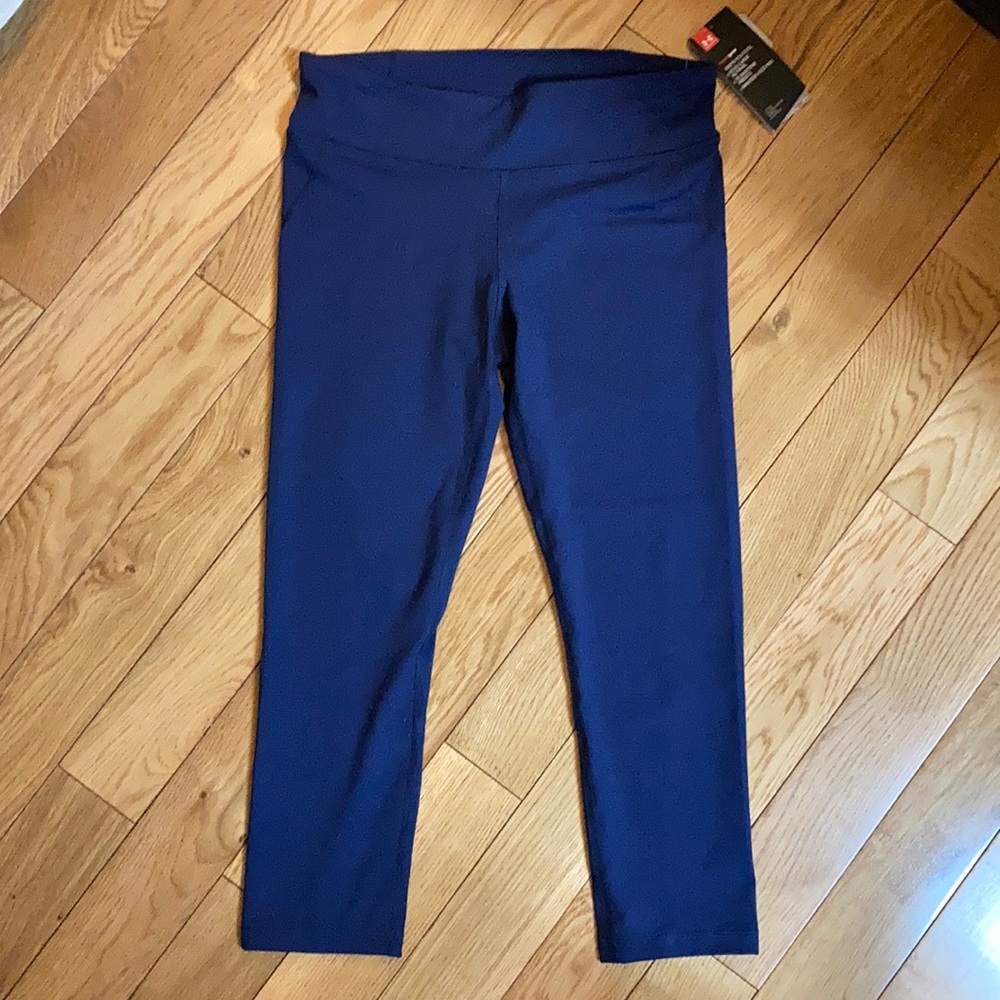 NWT! Under Armour navy cropped athletic pants